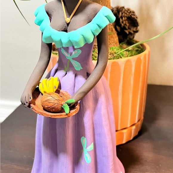 Clay Statue Venezuela Woman Figurine - Picture 2 of 7